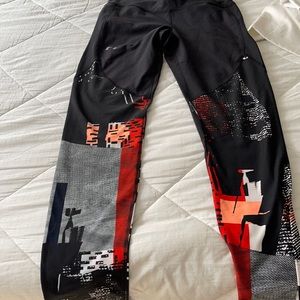 Underarmour leggings. She M